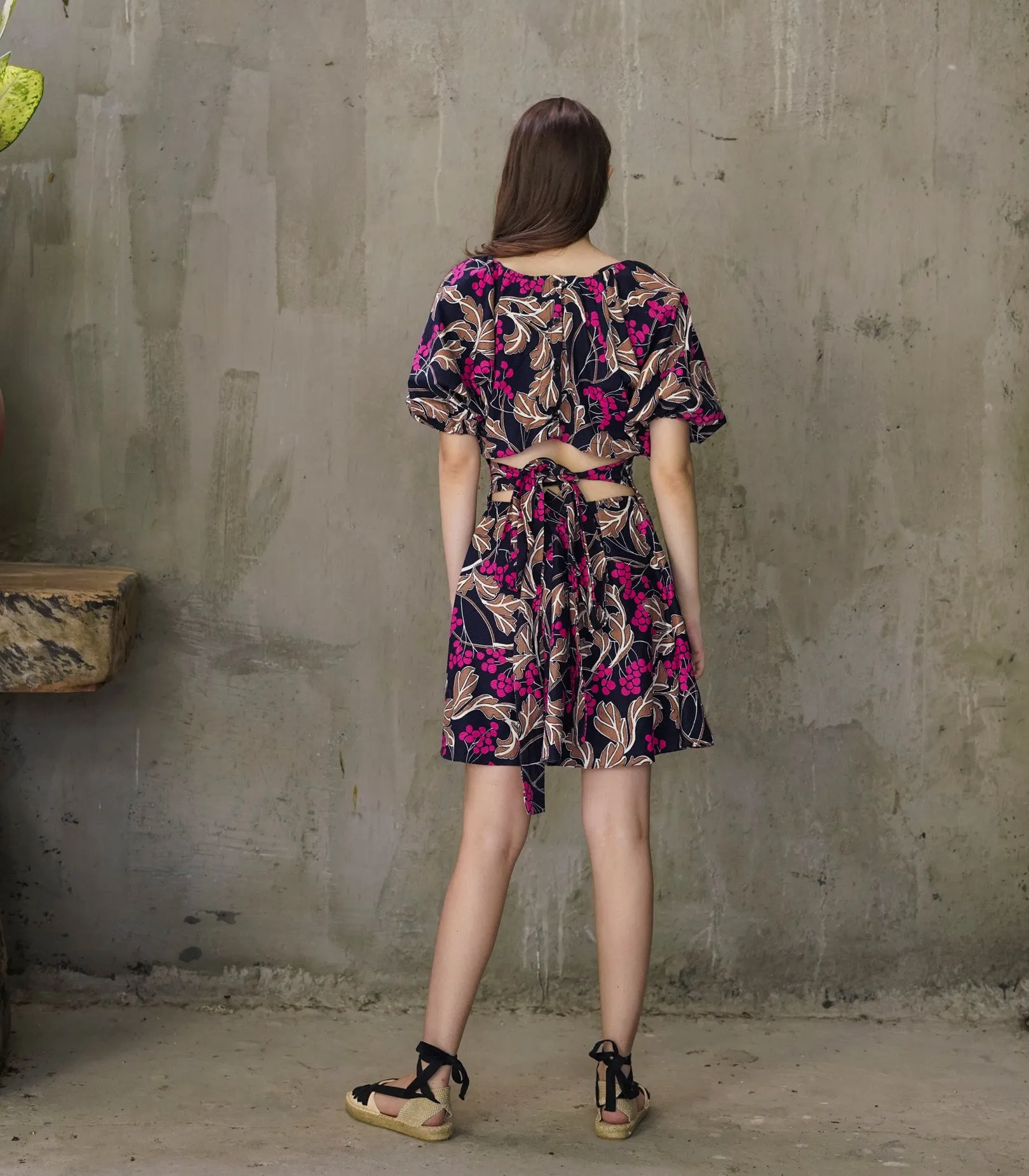 Macouria Puff Sleeve Tie Back Dress (Leaves)